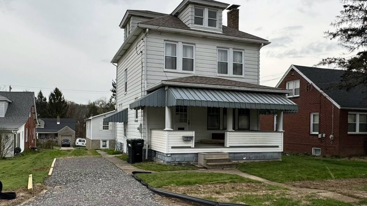 Aliquippa House | Single room rental access to airport, Shell plant , and Beaver Power planet.