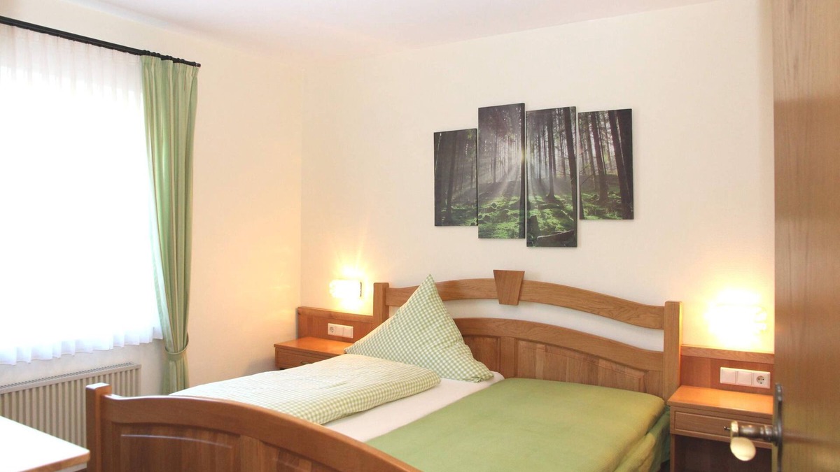 Saalhausen Apartment | Single room type B with WC and shower