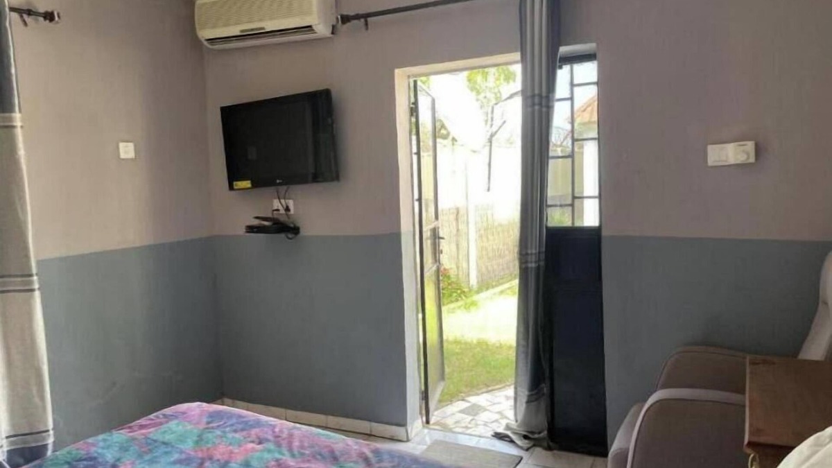 West Coast Division House | Single Room with Bathroom n