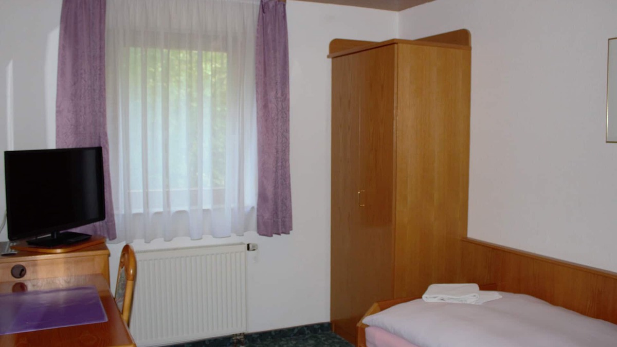 Weissenstein Apartment | Single room with shower and WC