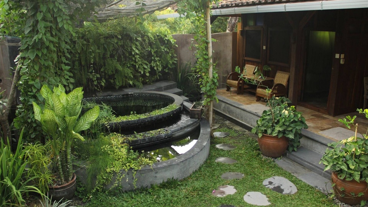 Timbulharjo House | Single Room, with shared dipping pool, in an Antique Bungalow