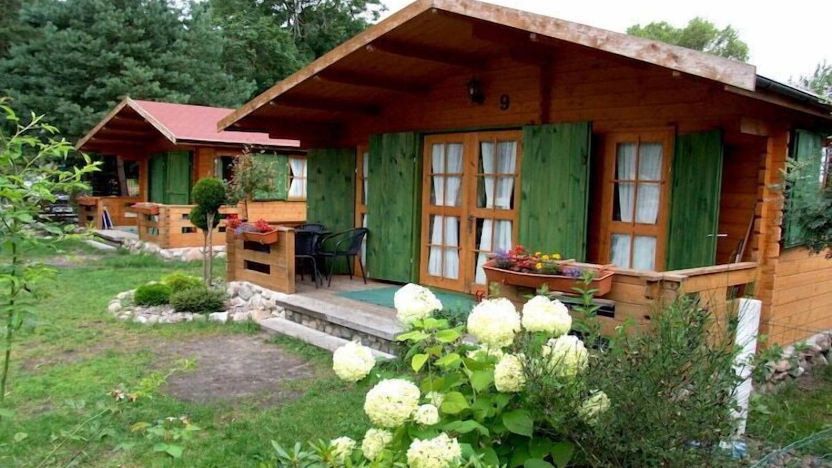 Borne Sulinowo House | Single-storey homes by the lake, Jeleń