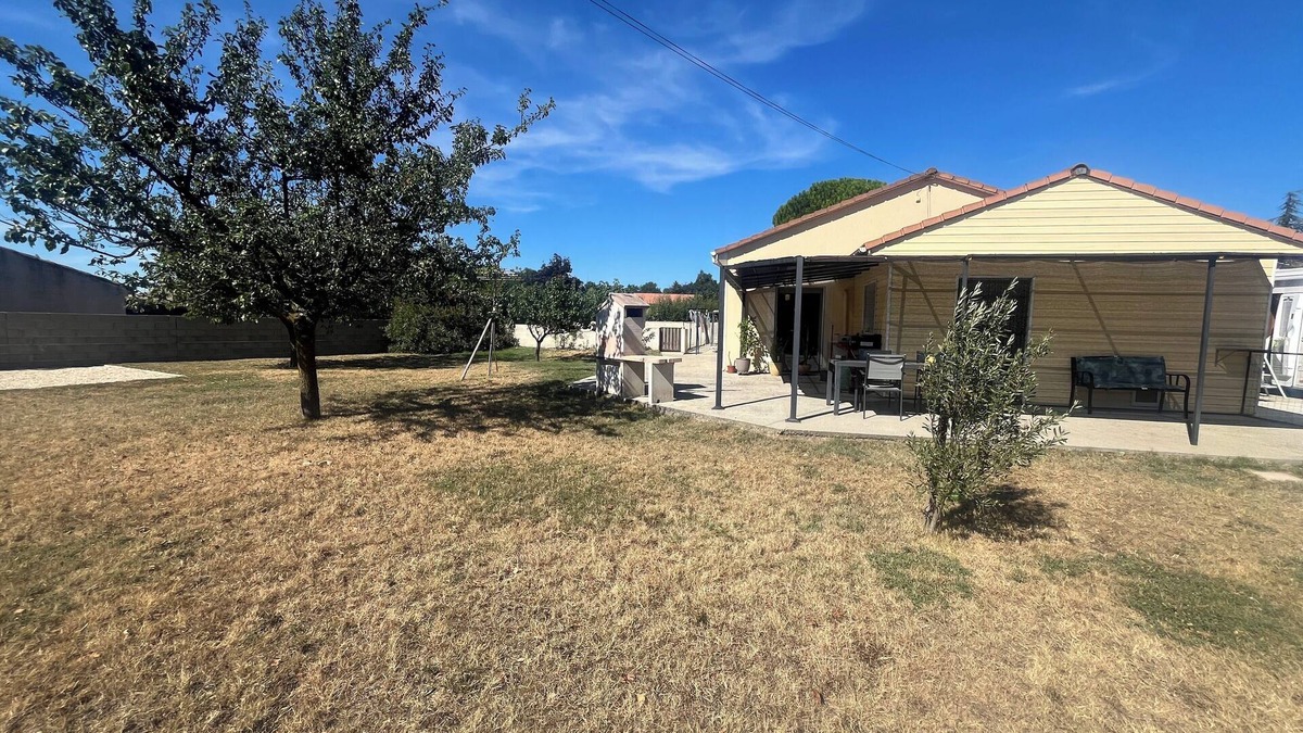 Allex House | Single-storey house.fenced garden, secure swimming pool, very quiet location