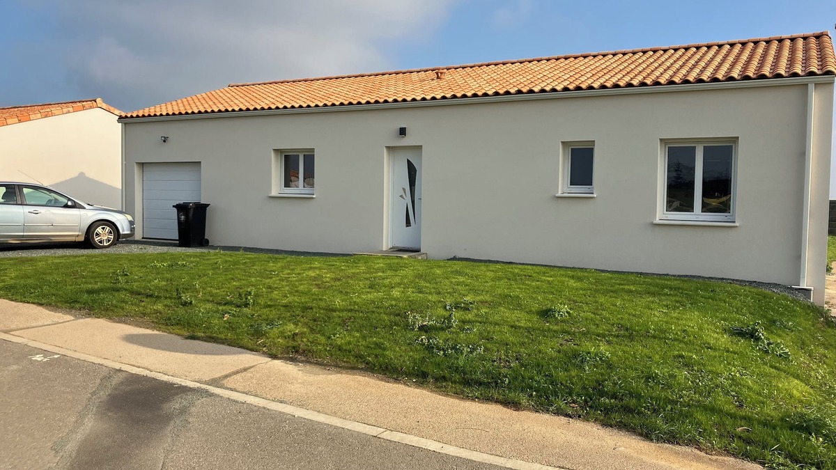 Petosse House | Single-storey house in quiet subdivision