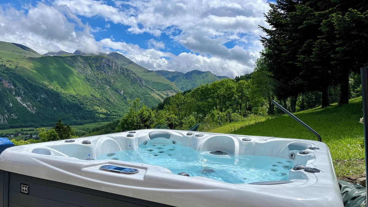 Bilheres House | SINGLE-STOREY SHEEPFOLD IN A SMALL MOUNTAIN VILLAGE IN OSSAU WITH JACUZZI
