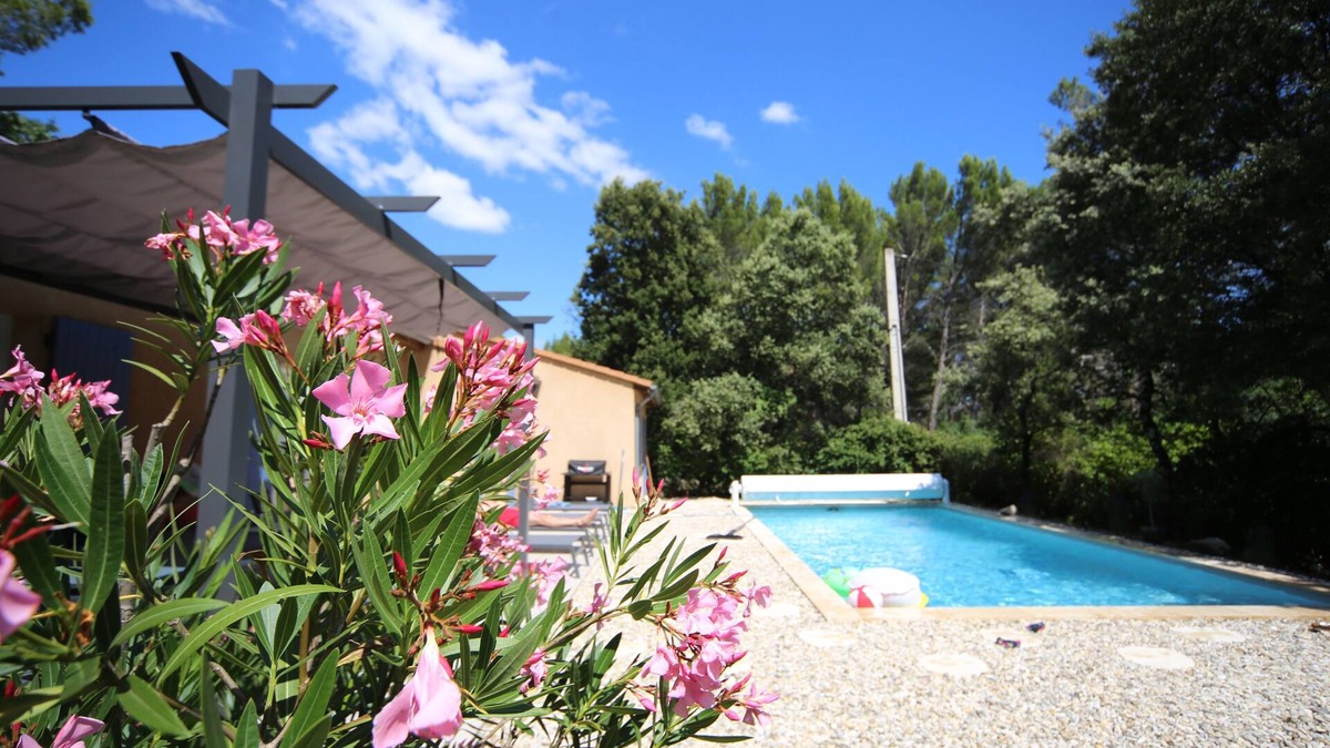 Grignan House | Single-storey villa with garden and private pool