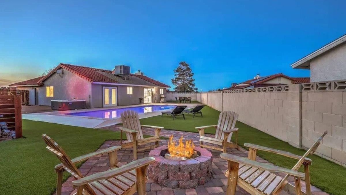 Henderson House | Single-Story 3BR w/Pool, Hot Tub, Firepit & Grill