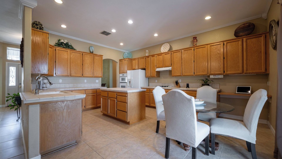 Rocklin House | Single Story Rocklin Living. Garage Included In Stay. Pets Welcome. Walk To Park