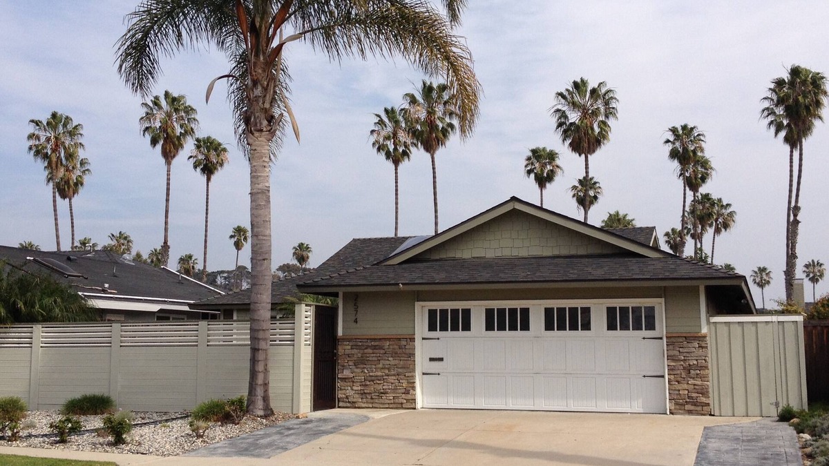 Pierpont Bay House | Single Story Ventura Keys 4 Bedrm 3 Bathroom 1 Block walk to Beach