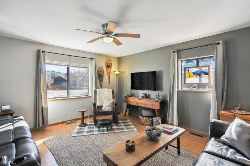 Chama House | Single Tree Cottage - Walk to Downtown Chama!