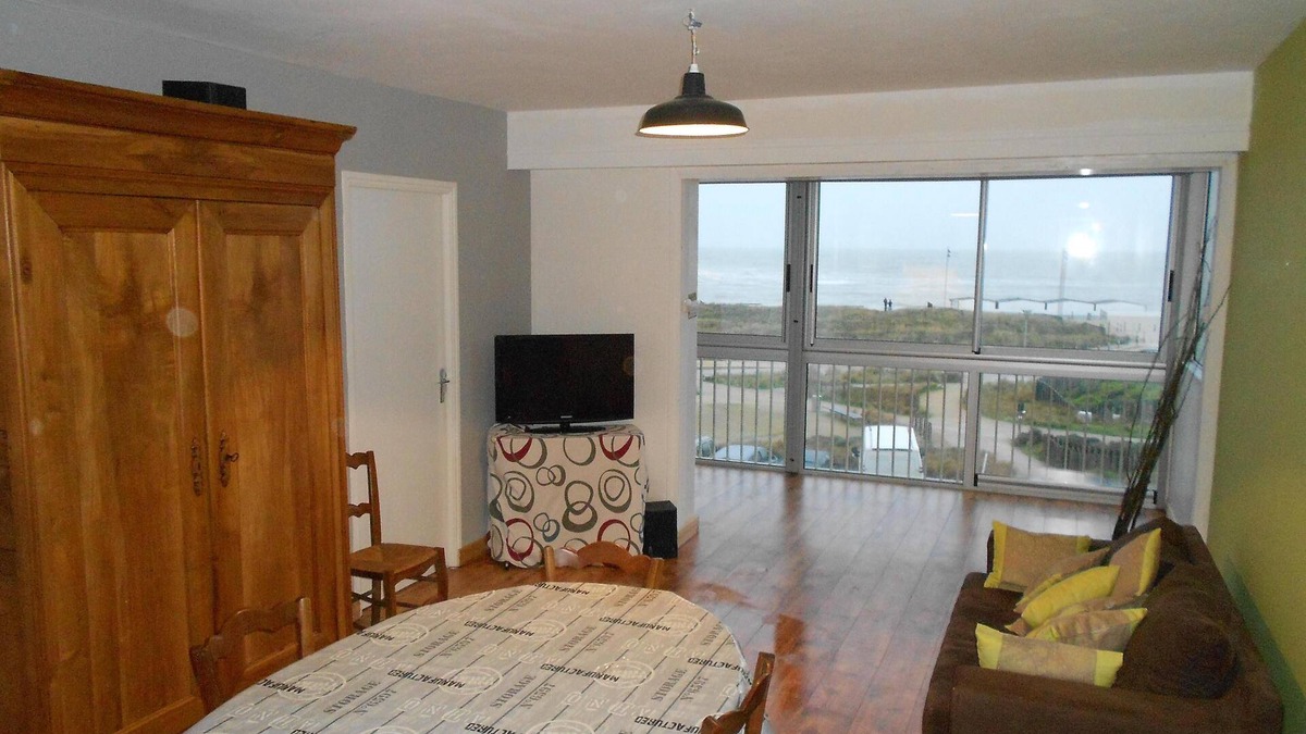 Saint-Hilaire-de-Riez Apartment | SION - BEAUTIFUL APARTMENT SEA FACING 6 PERS + BIKES AVAILABLE