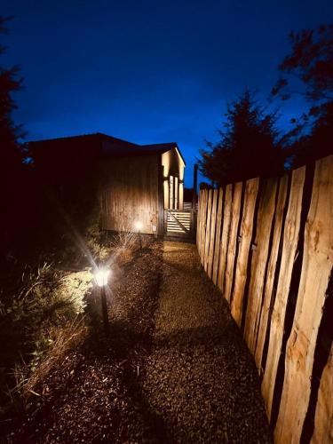 Fivemilebourne House | Sionnach Cabin - Private outdoor hot tub - Pet friendly