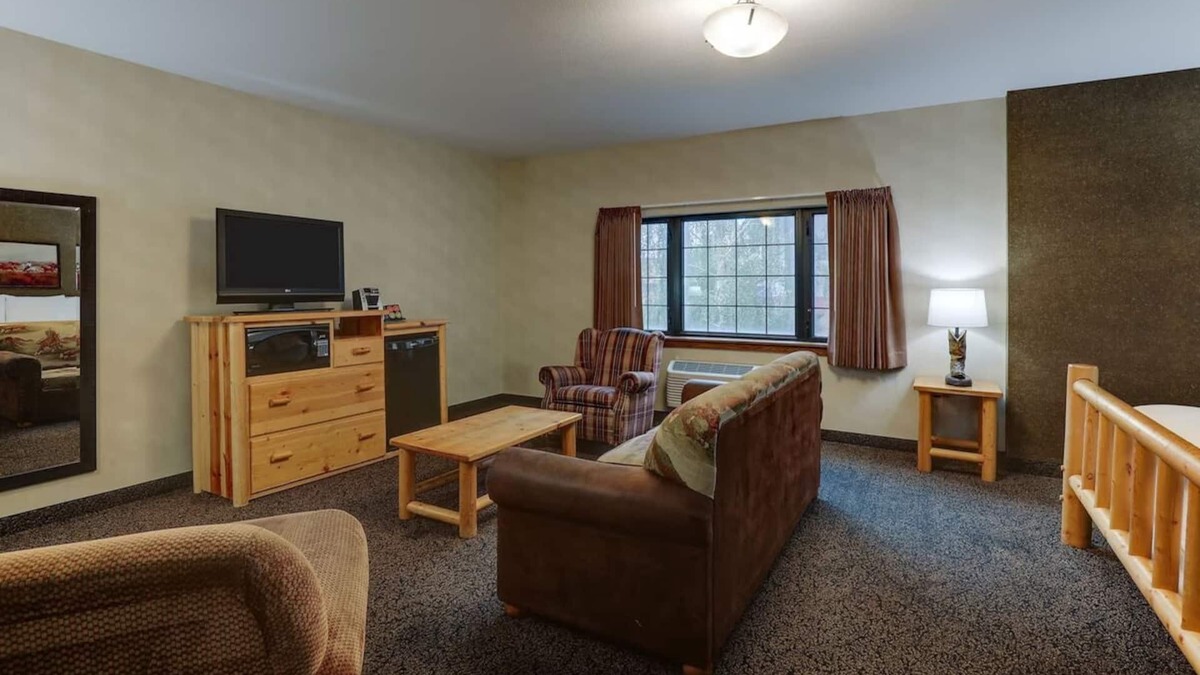 Sioux City Hotel | Sioux City Adventures Await: Convenient Downtown Lodging | 2 Units