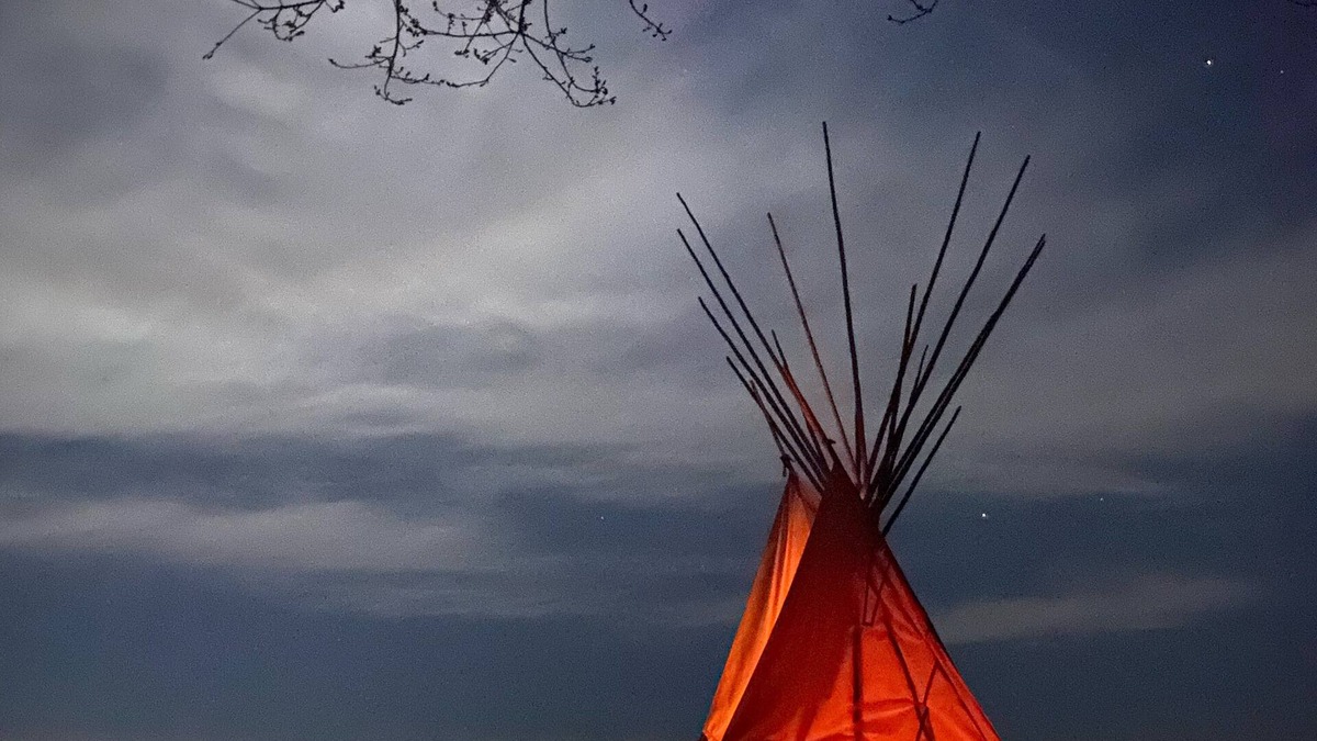 Bitry Cabin | Sioux tepee in the wilderness