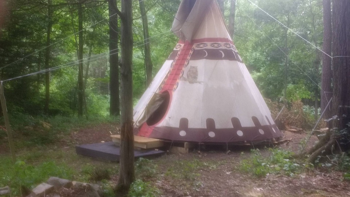 Saugerties House | Sioux Tipi on Chloe's Lake
