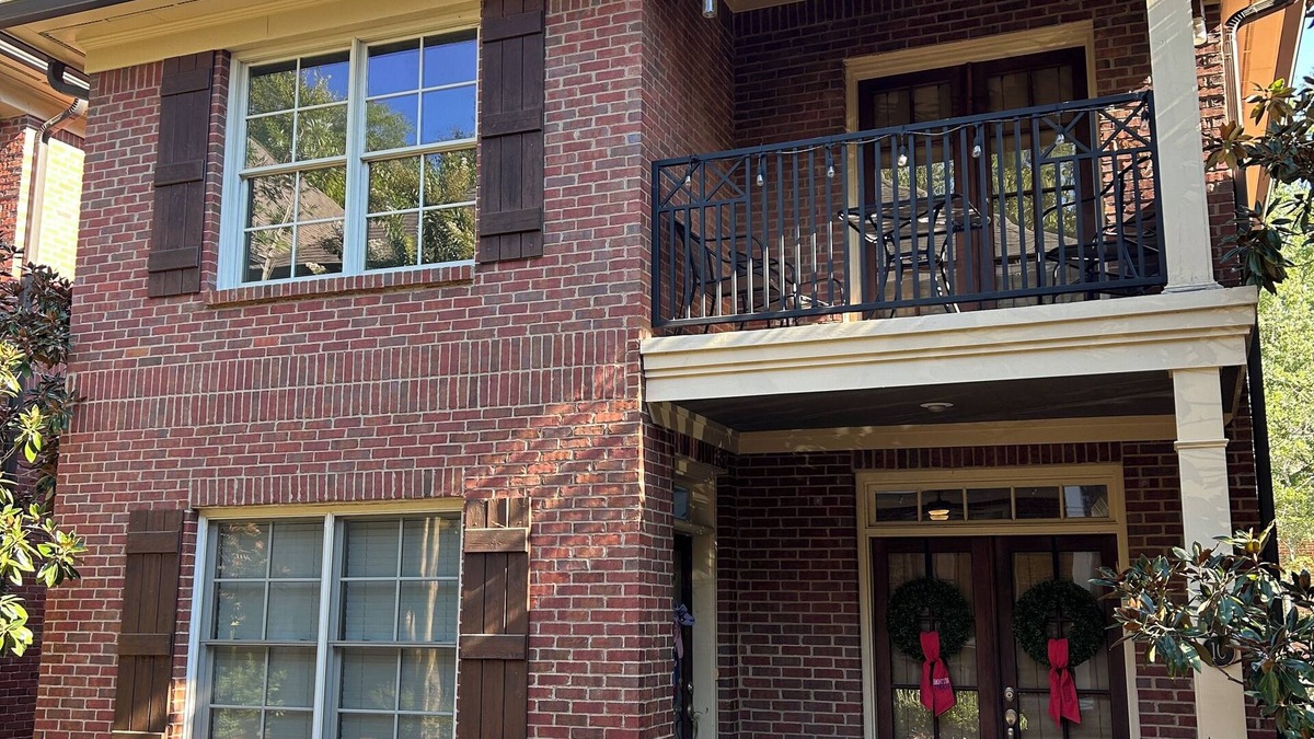 Oxford Condo | Sippin by the Square- 3 bed Condo 1 block from The Square & 1 Mile to Grove !
