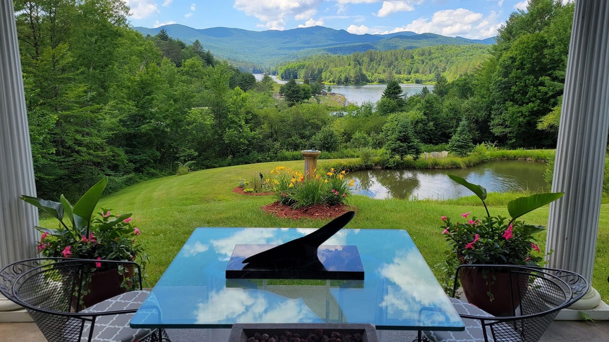 Waterbury Center Apartment | Sir Richards Waterbury Stowe Lake View Escape - ski - kayak - privacy