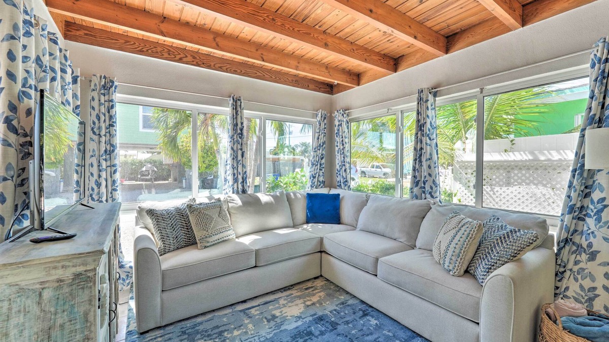 Little Venice House | 'Siren Song' - Cozy Marathon Getaway w/Garden!