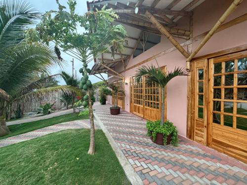 Canoa Resort | Sirena's Beach & Surf Club