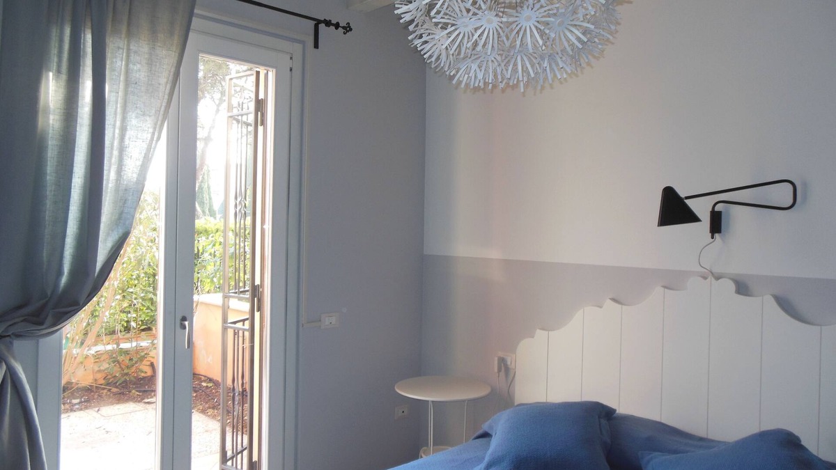 Lugana Apartment | Sirmione 'villa Lucrezia' holiday apartment with swimming pool near Terme Virgilio