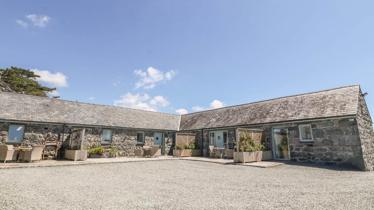 Talybont Cottage | SISIAL-Y-MOR, pet friendly, luxury holiday cottage in Talybont