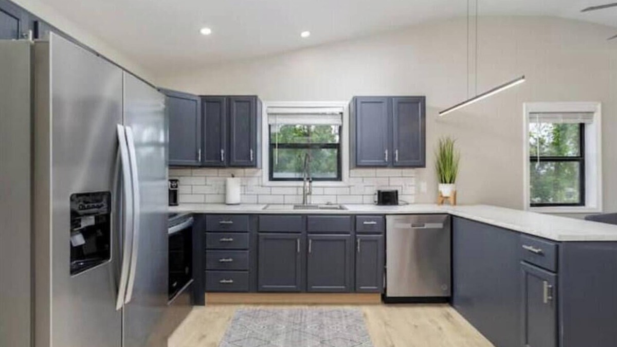 St. Robert Apartment | Sista's Suites - Suite B