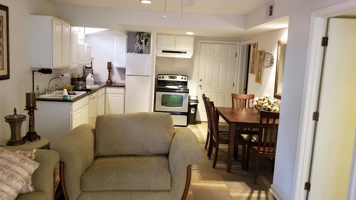 Hapeville Apartment | Sisterdog's Apartment
