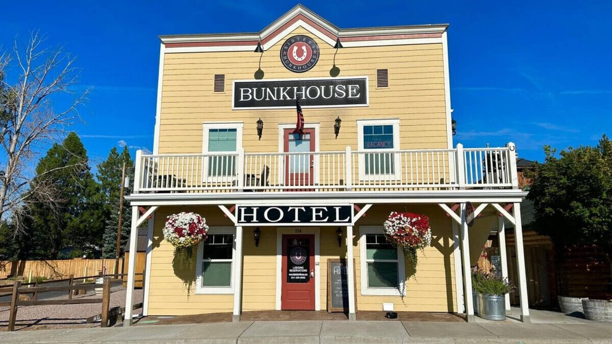 Sisters Hotel | Sisters Bunkhouse -Room #1 of 4