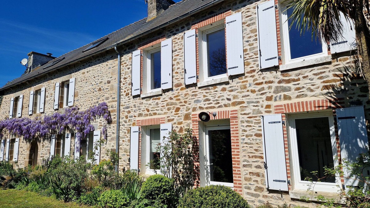 Tregomeur House | Sisters House