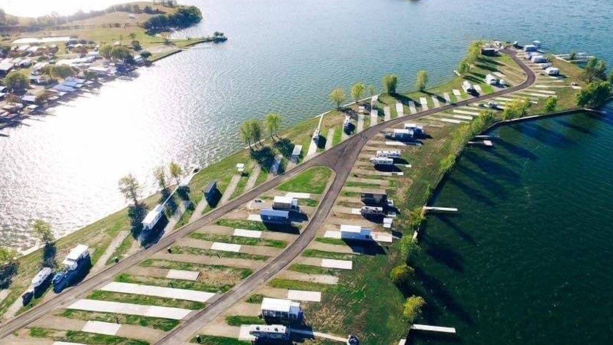 Kerens RV Rental | Site 162 @ Peninsula Point