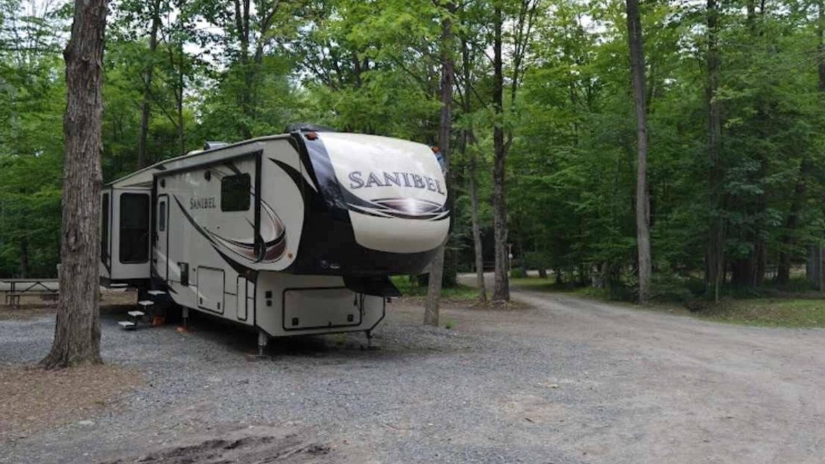 Wellsboro House | Site U Full Hookup up to 43ft