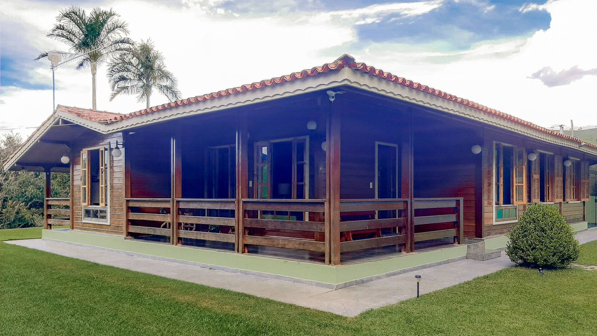 Itapeva House | Site with a wooden house in the south of Minas, 120 km from São Paulo
