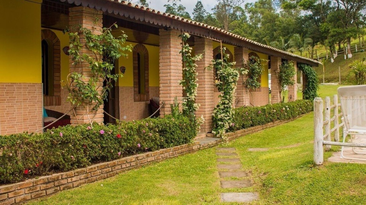 Embu-Guacu House | Site with waterfall, 6 suites, swimming pool, ballroom