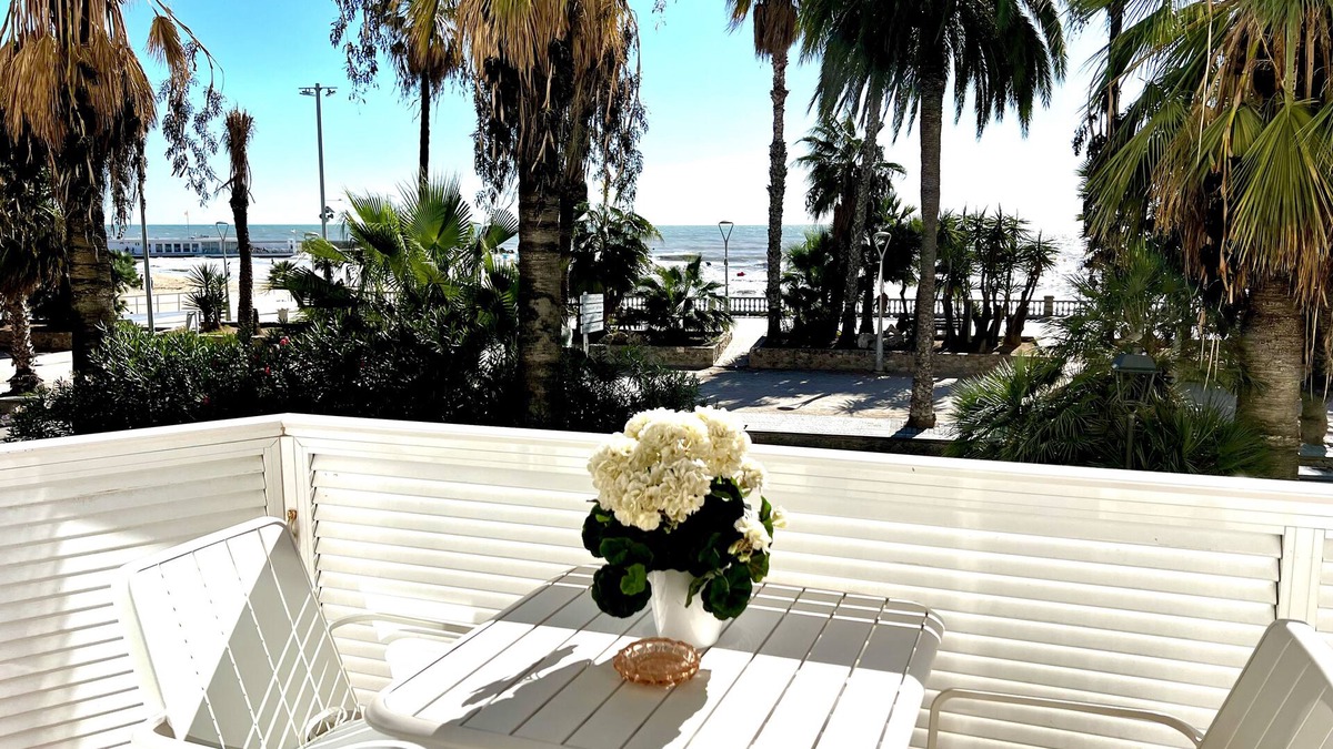 Sitges Town Center Apartment | SITGES SEAFRONT - Wake up in front of the sea in the center of Sitges