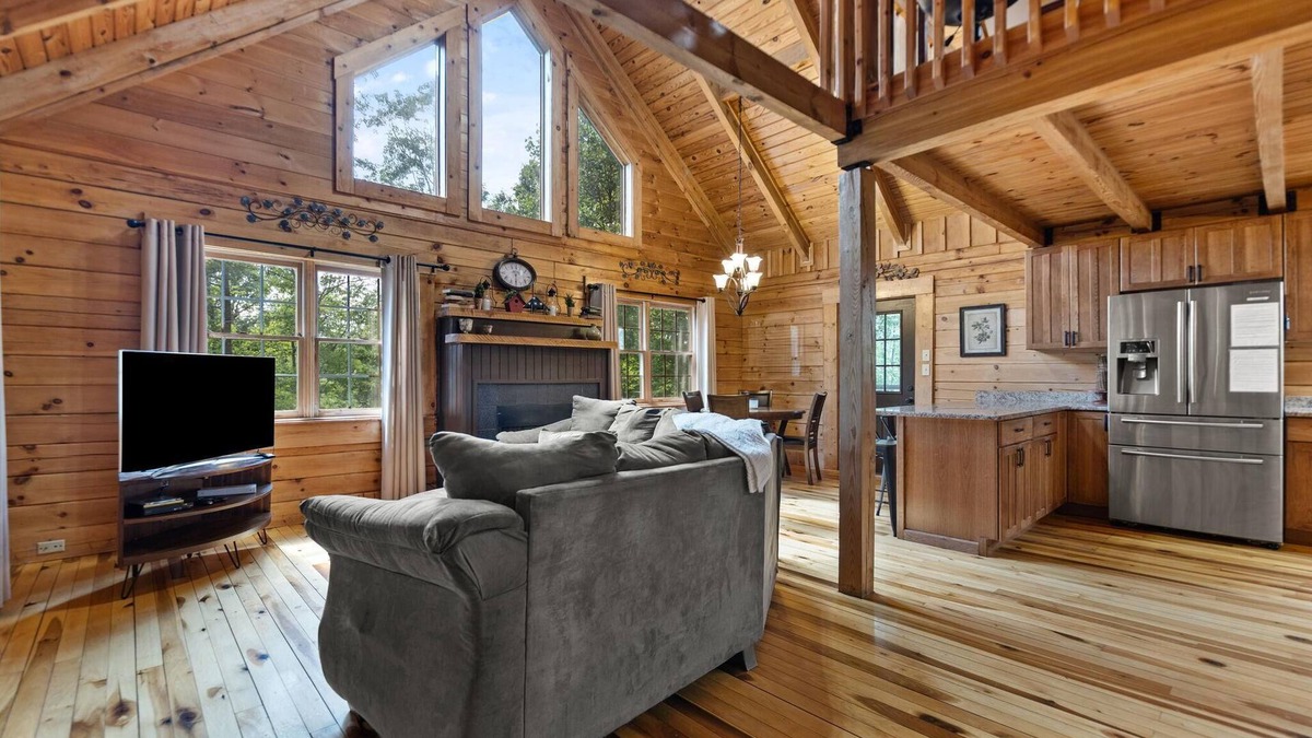 Stanton Cabin | Sits on 8 private Acres, hiking trails at this secluded chalet! Wi-Fi, Hot Tub