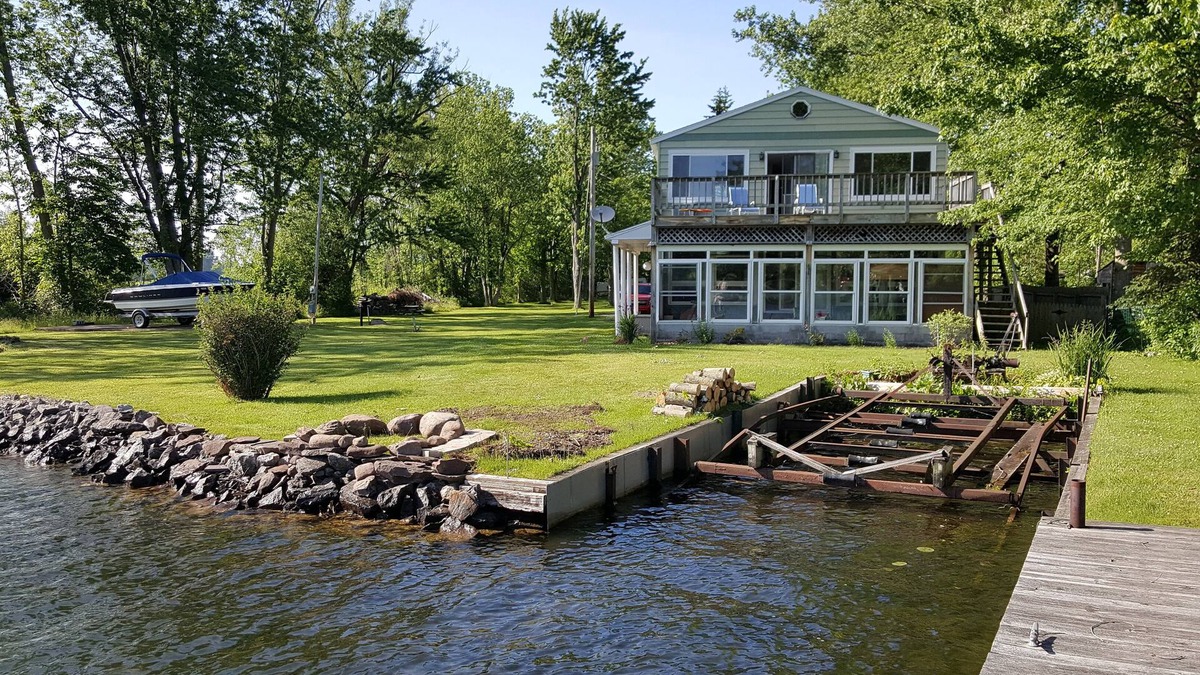 Town of Hastings House | Sits on edge of Oneida River, great swimming an fishing in river and Oneida lake
