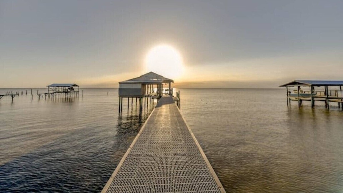 Theodore House | Sittin on the dock of the Bay... 10 minutes from Dauphin Island.