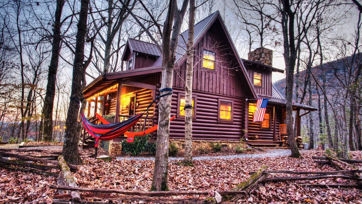 Helen Cabin | Sitting on 20 beautiful acres, totally secluded, Just 6 miles from Helen, GA!