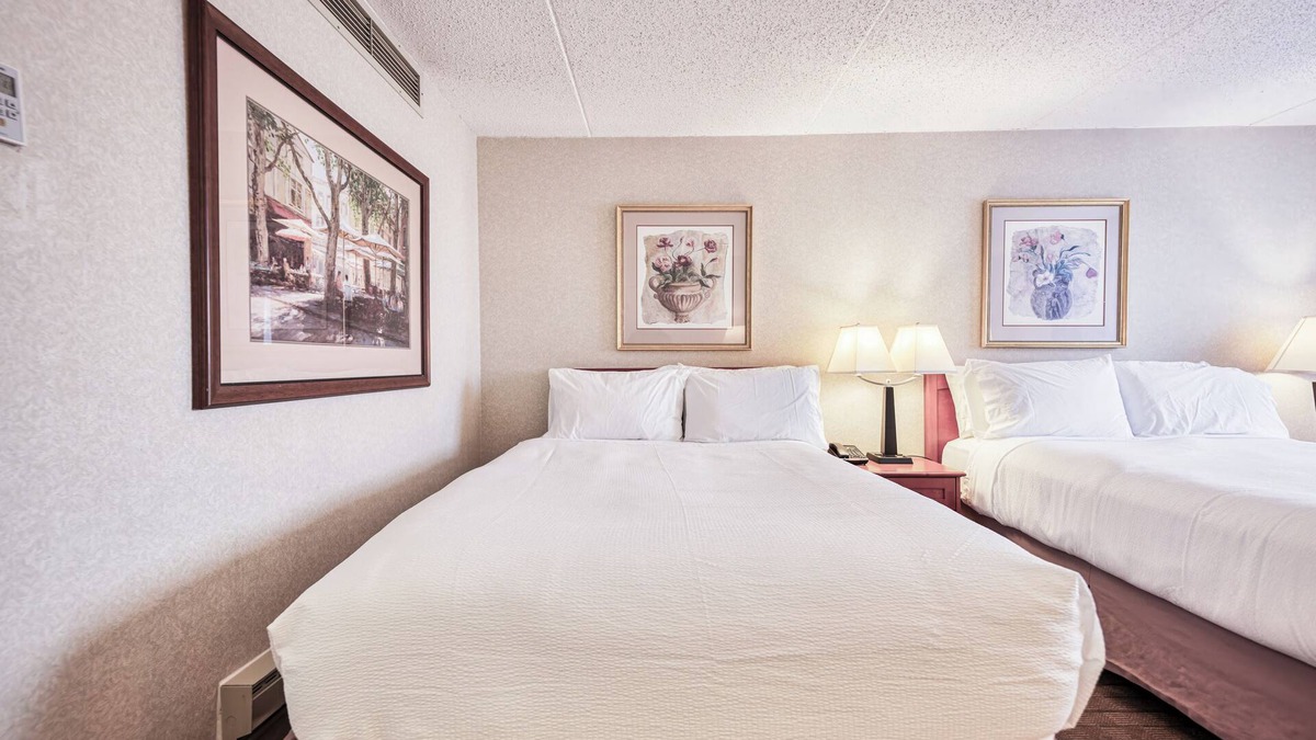 Southeast Calgary Hotel | Situated 7-minute drive from downtown Calgary, & 2 minutes from Stampede Park