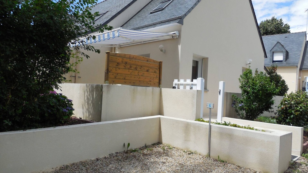 Arzon House | Situated 900 metres from the beach, between the ocean and the gulf. calm environment