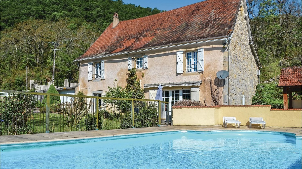 Saint-Denis-Catus House | Situated high in the Vert river valley, this cozy cottage welcomes you in the Lot department.