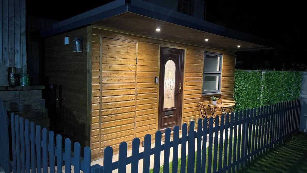 Gobowen Cabin | Situated near Oswestry offers a perfect retreat for couples/solo travellers.