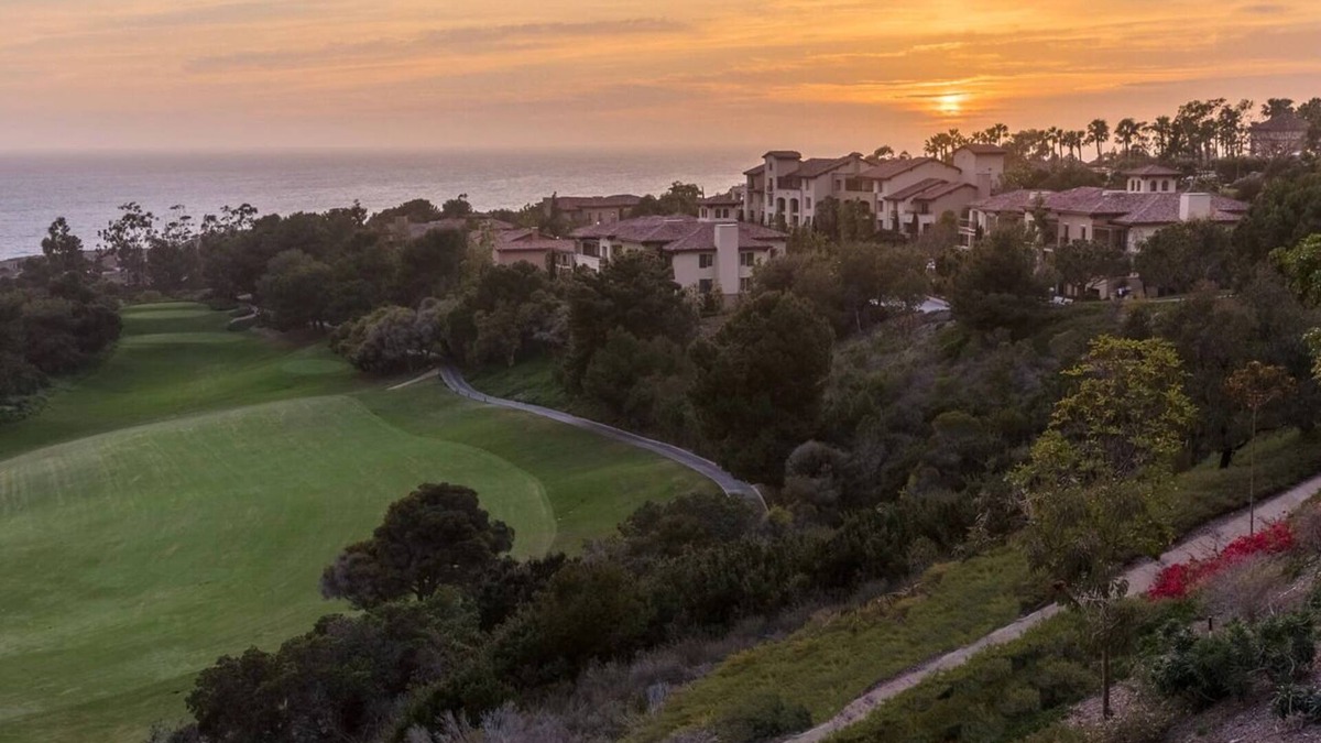 Newport Coast Resort | Situated on a majestic bluff overlooking Laguna Beach and the Pacific Ocean