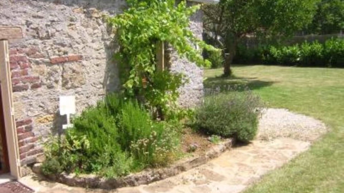 Saisy House | Sivry: Character house in secluded garden-Pool 4.5/9