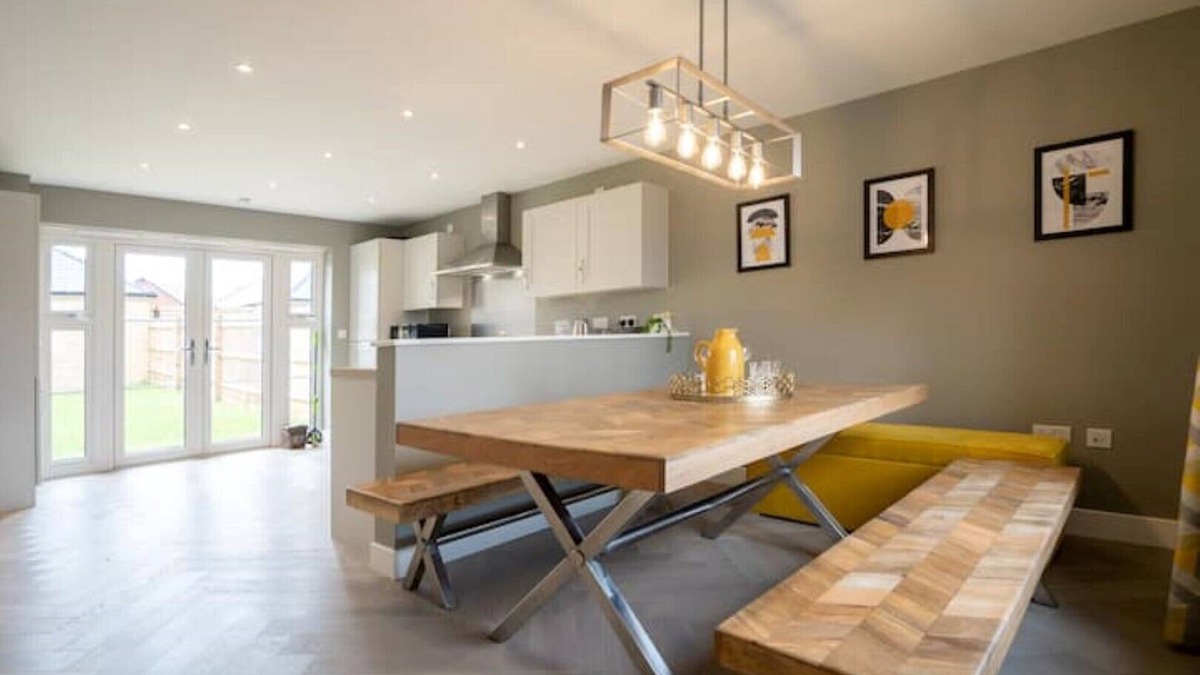 Bicester House | Six Bedroom Detached House Super Close to Bicester Outlet
