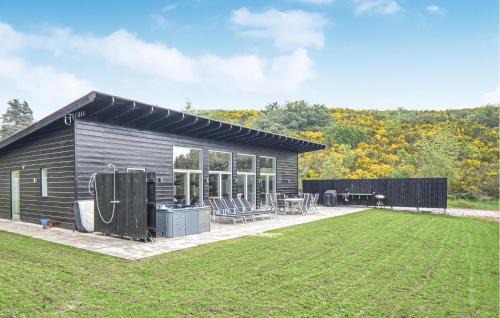 Handrup Strand House | Six-Bedroom Holiday Home In Ebeltoft