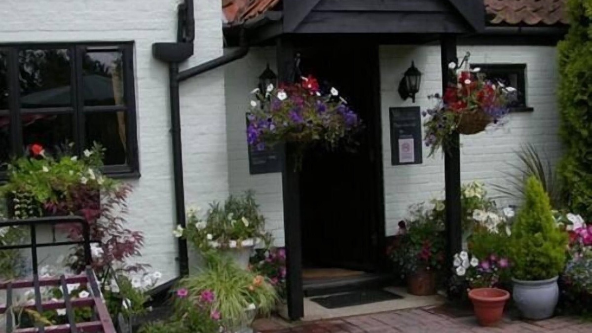 Beyton Hotel | Six Bells