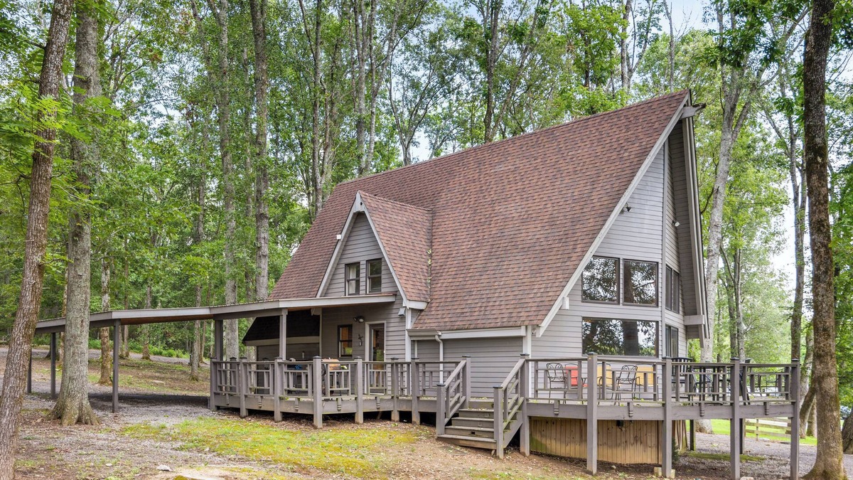 Mount Juliet Cabin | Six Unique Cabins on 180 Acre Farm near Nashville, Sleeps 37, Events Welcome!