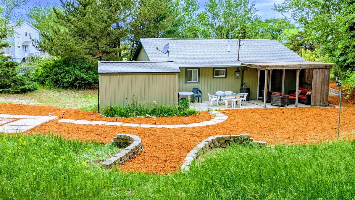 Mears Cottage | Sixties Nostalgia - Rhele's Roost at Silver Lake Dunes