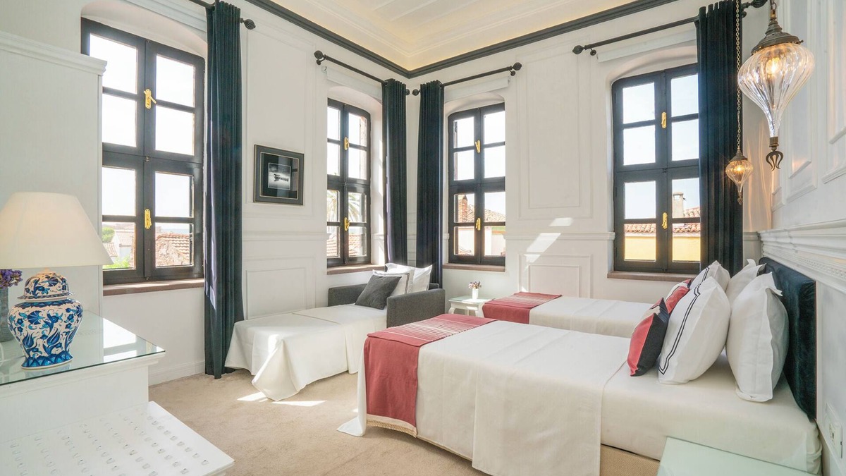 Ayvalik Hotel | Siyah Lale Cunda 1841